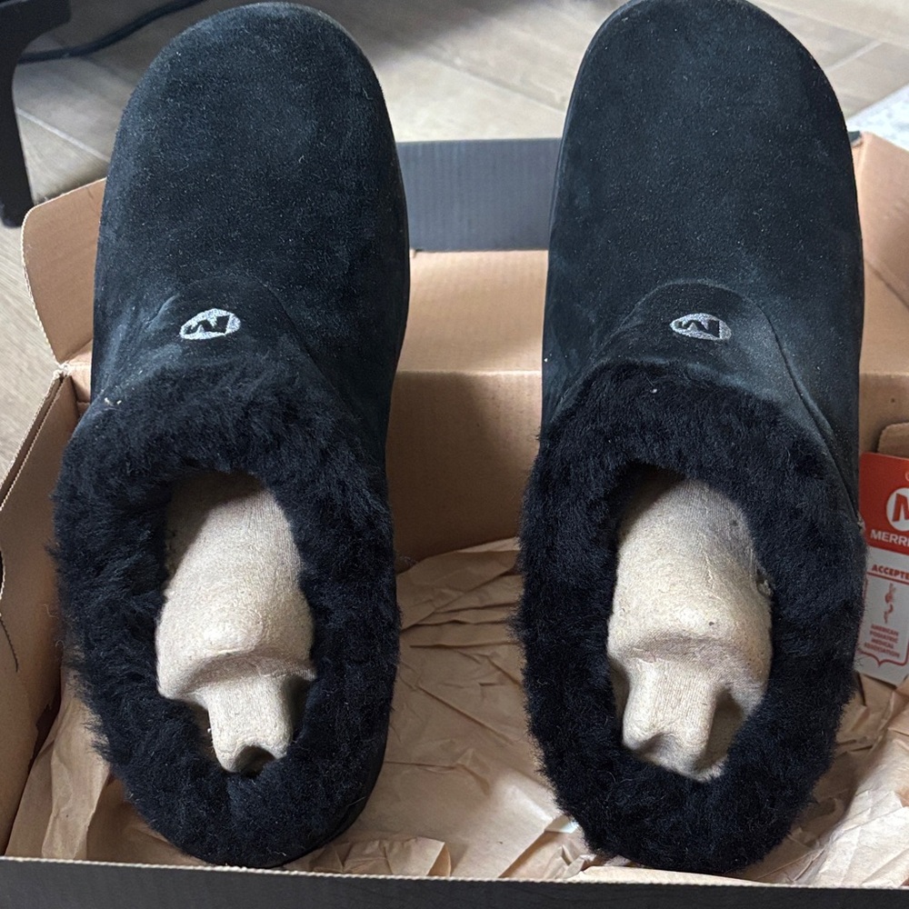 Women’s Black Noir Merrell. NWT 7.5 M